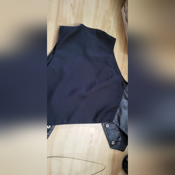 Womens Wilson Black Leather Vest😍 Blk Fri! Make an offer! - Picture 2 of 2